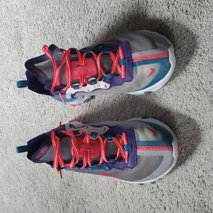 Nike reacts men's shoe